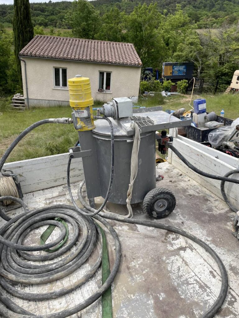 forage maxime - une pompe sur une remorque