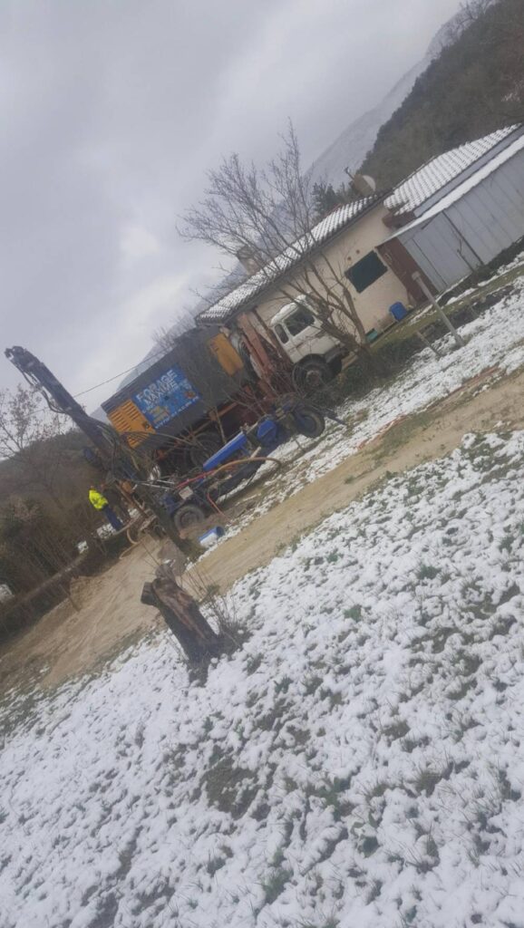 forage maxime - foreuse dans la neige