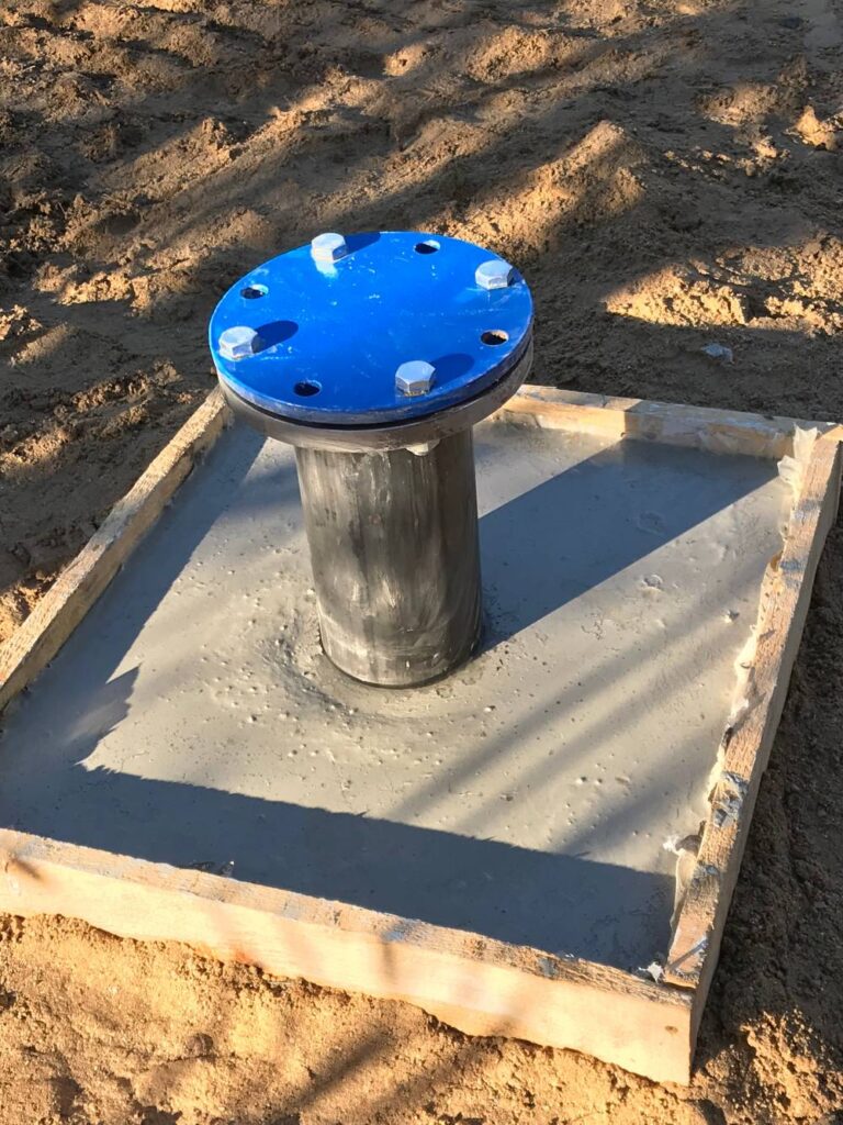forage maxime - trou cimenté avec tuyau pour pompage de l'eau après forage