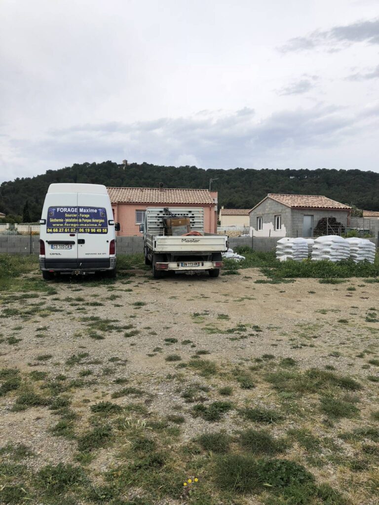 forage maxime - camionnette et camion avec plateau de l'entreprise forage maxime