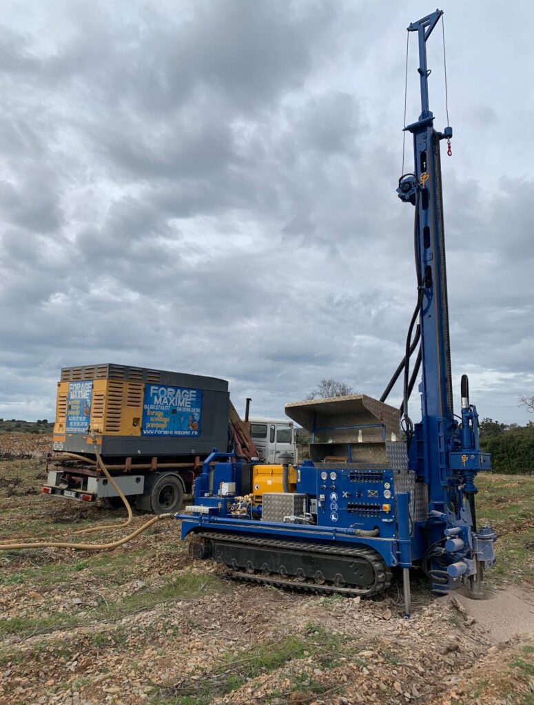 forage maxime - foreuse dans un champ